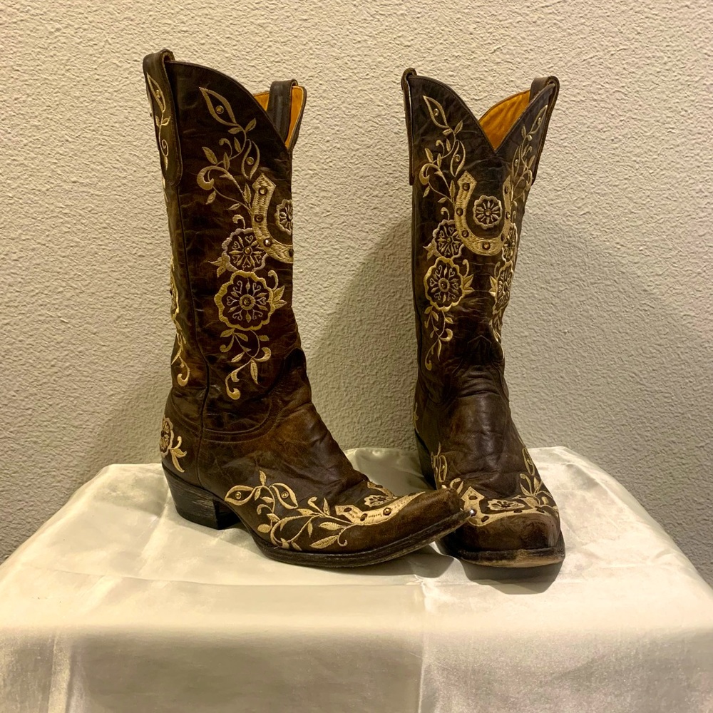 Old Gringo w/ Rhinestone & stitch detail!!!
